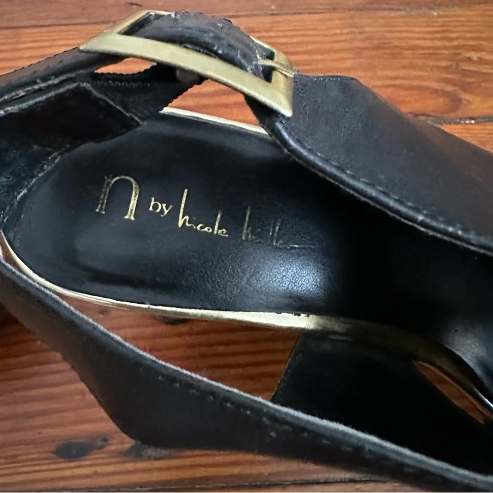n by Nicole Miller vegan leather open toe wedges 8